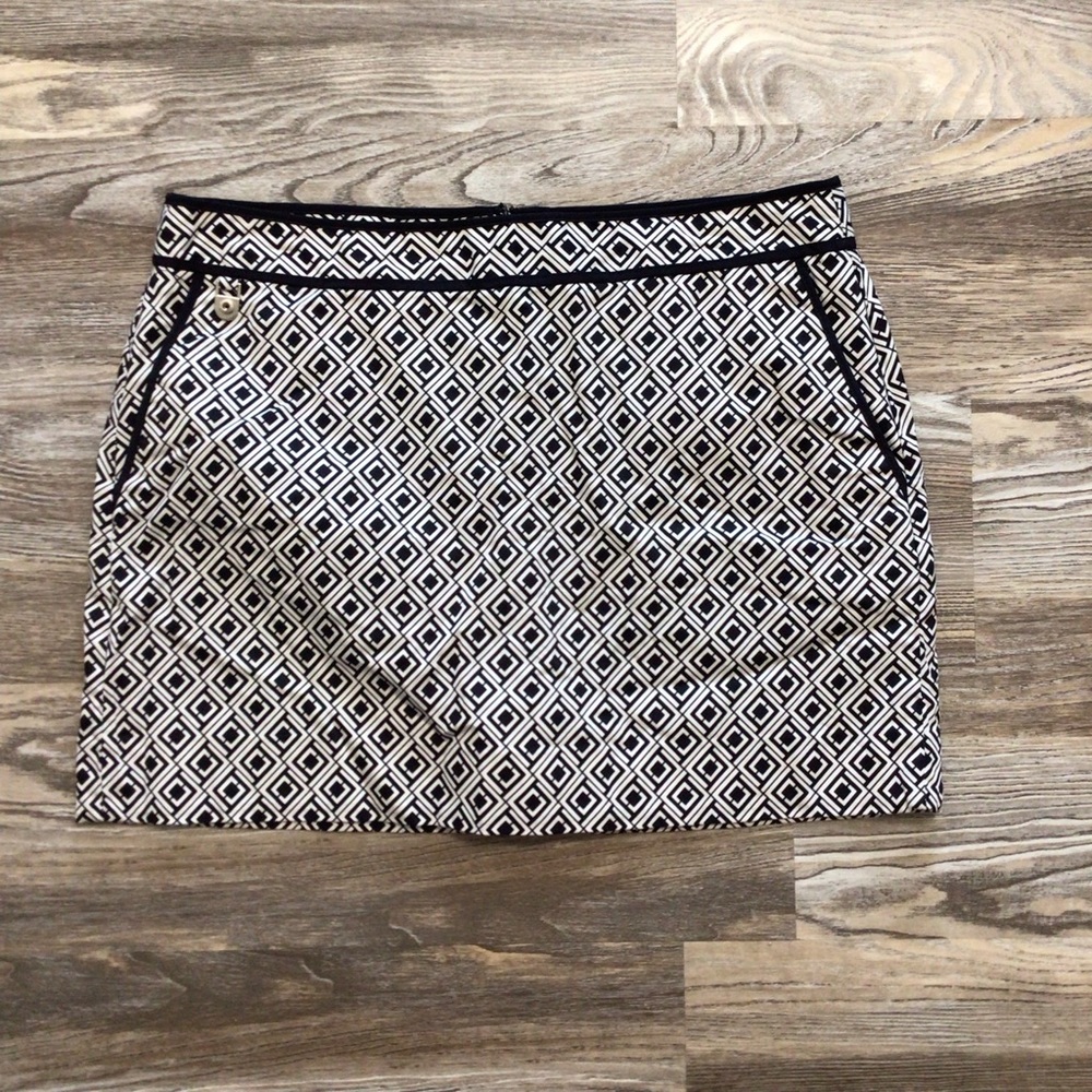 Liz Claiborne Black and White Geometric Print Skort 14